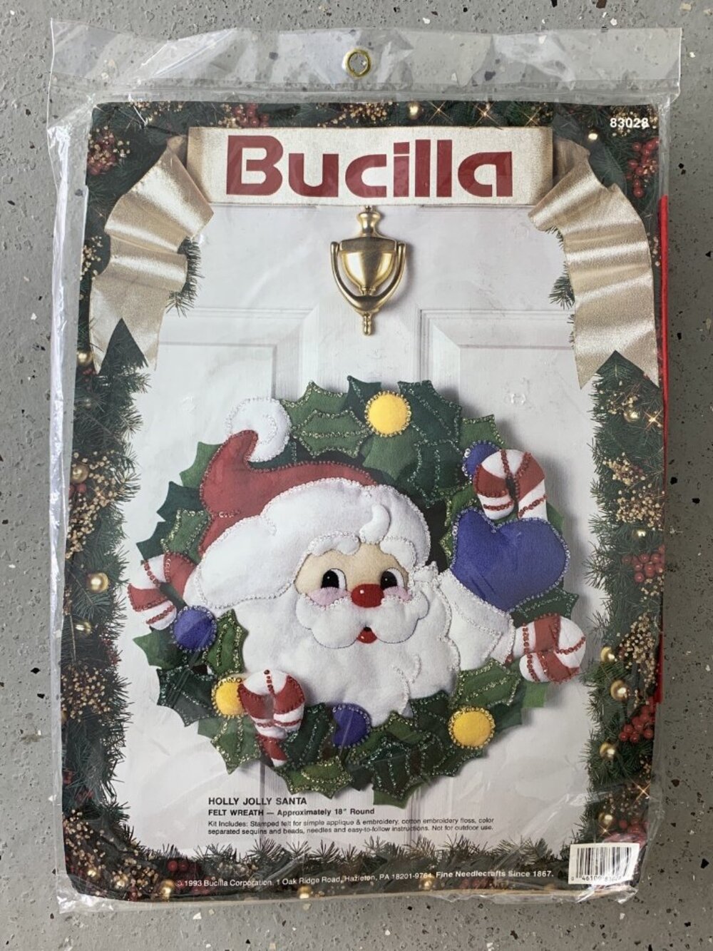 NEW VTG 1993 Bucilla 83026 Holly Jolly Santa 18" Felt Beaded Sequin Wreath Kit